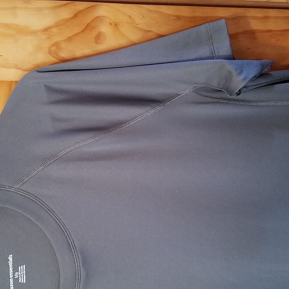 Amazon Essentials Large Cool Tee - M - Picture 6 of 7